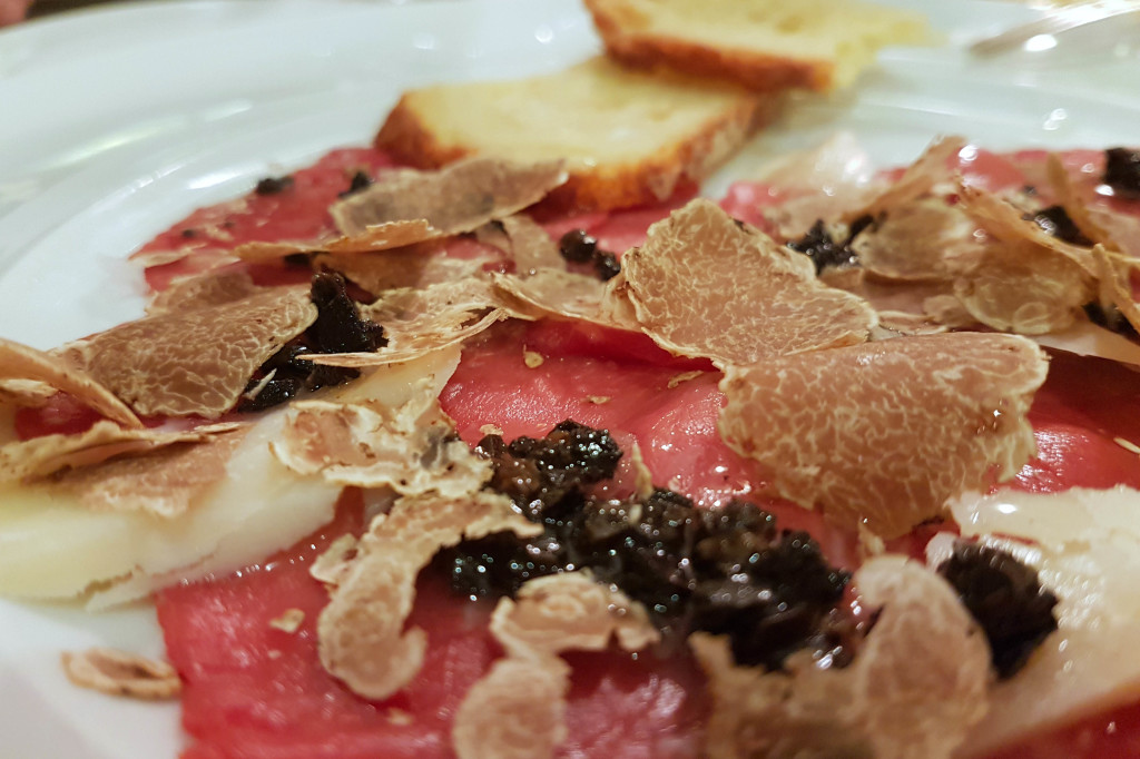 Vitello a crudo con tartufo di Muzzana e Caviale