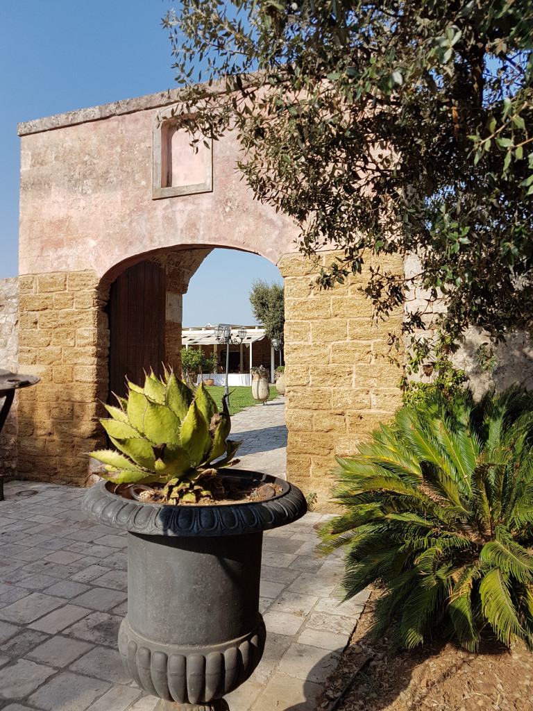 Tenutas Moreno il muro di cinta della masseria fortificata